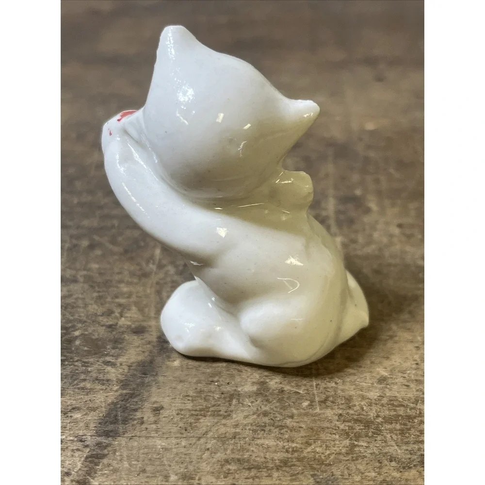 Lot Of 3 Vintage Kitten Cat Figurines Cute Kitsch Sleeping, Yarn, Sitting